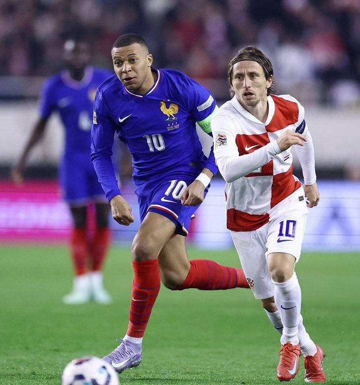 法国超级联赛中一场激烈的对决战胜利