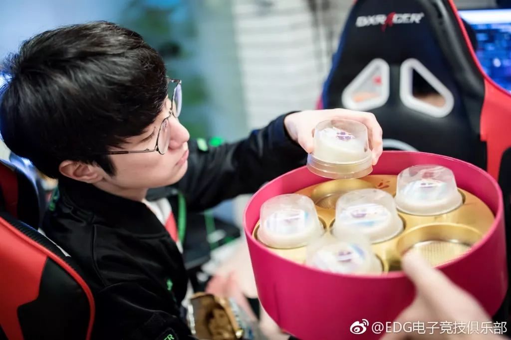 100T横扫MAD,Meiko操刀奇招英雄翻盘鏖战多局入围赛,锁定晋级资格 100T横扫MAD,Meiko操刀奇招英雄翻盘鏖战多局入围赛,锁定晋级资格