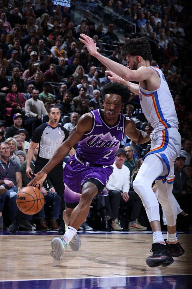 爵士血洗雷霆,伦纳德送出助攻 爵士血洗雷霆,伦纳德送出助攻