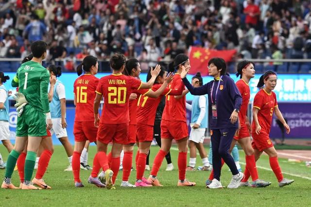 西班牙女排队员勇夺羽毛球双打金牌 西班牙女排队员勇夺羽毛球双打金牌