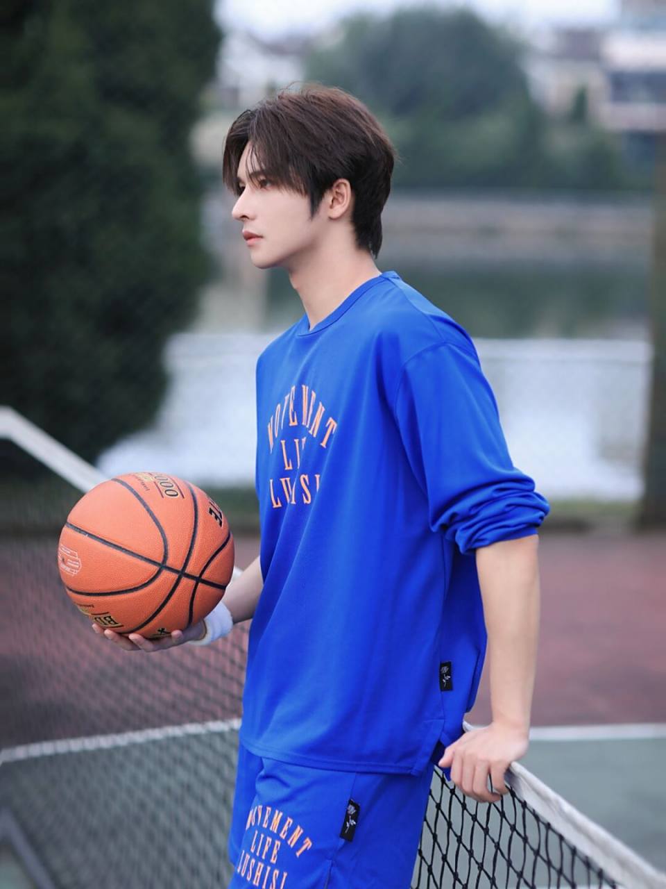 挑战极限国际篮球运动员展现实力的简单介绍