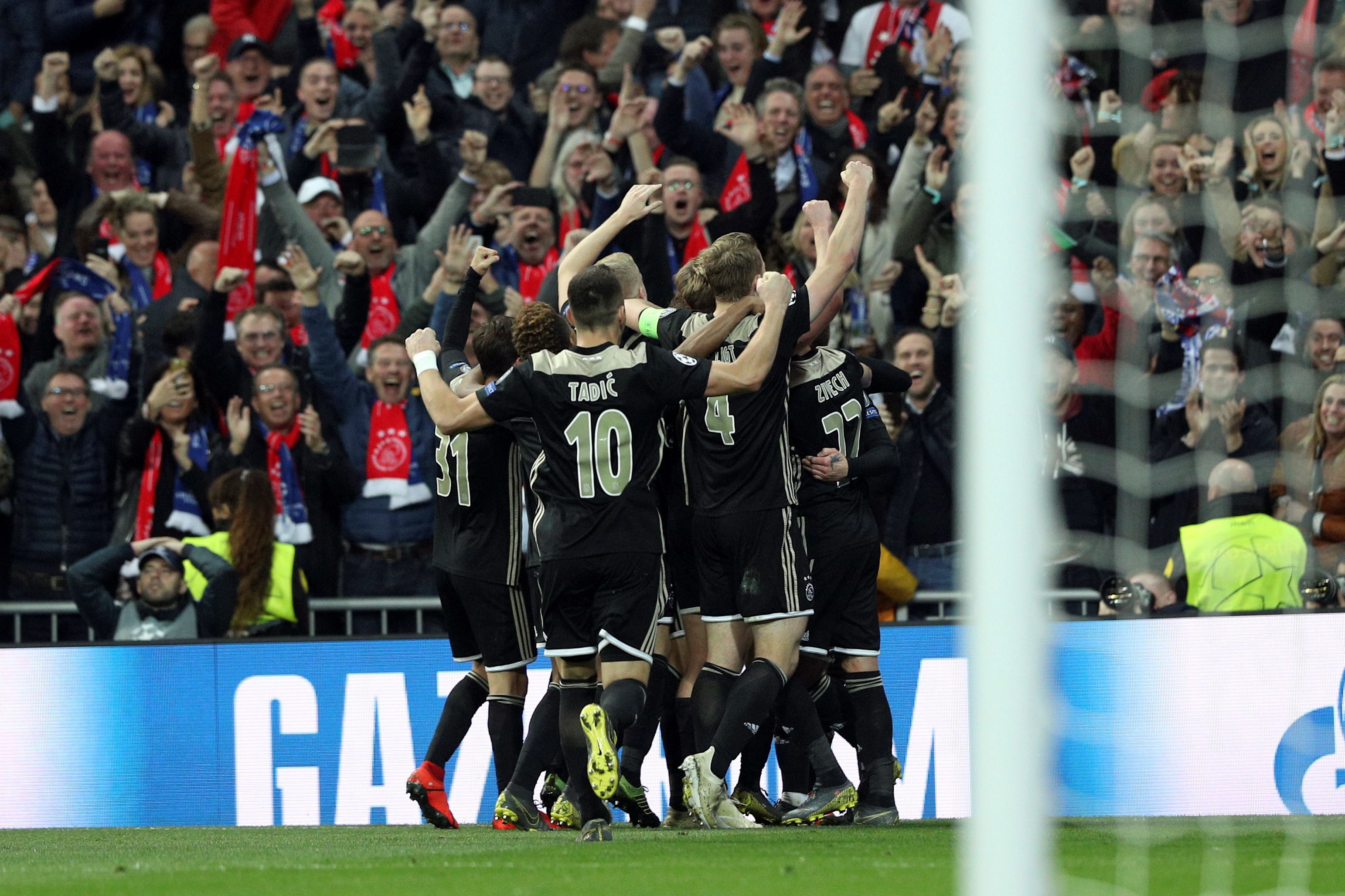 关于阿贾克斯闯关成功,晋级成功一梦成真!的信息 关于阿贾克斯闯关成功,晋级成功一梦成真!的信息