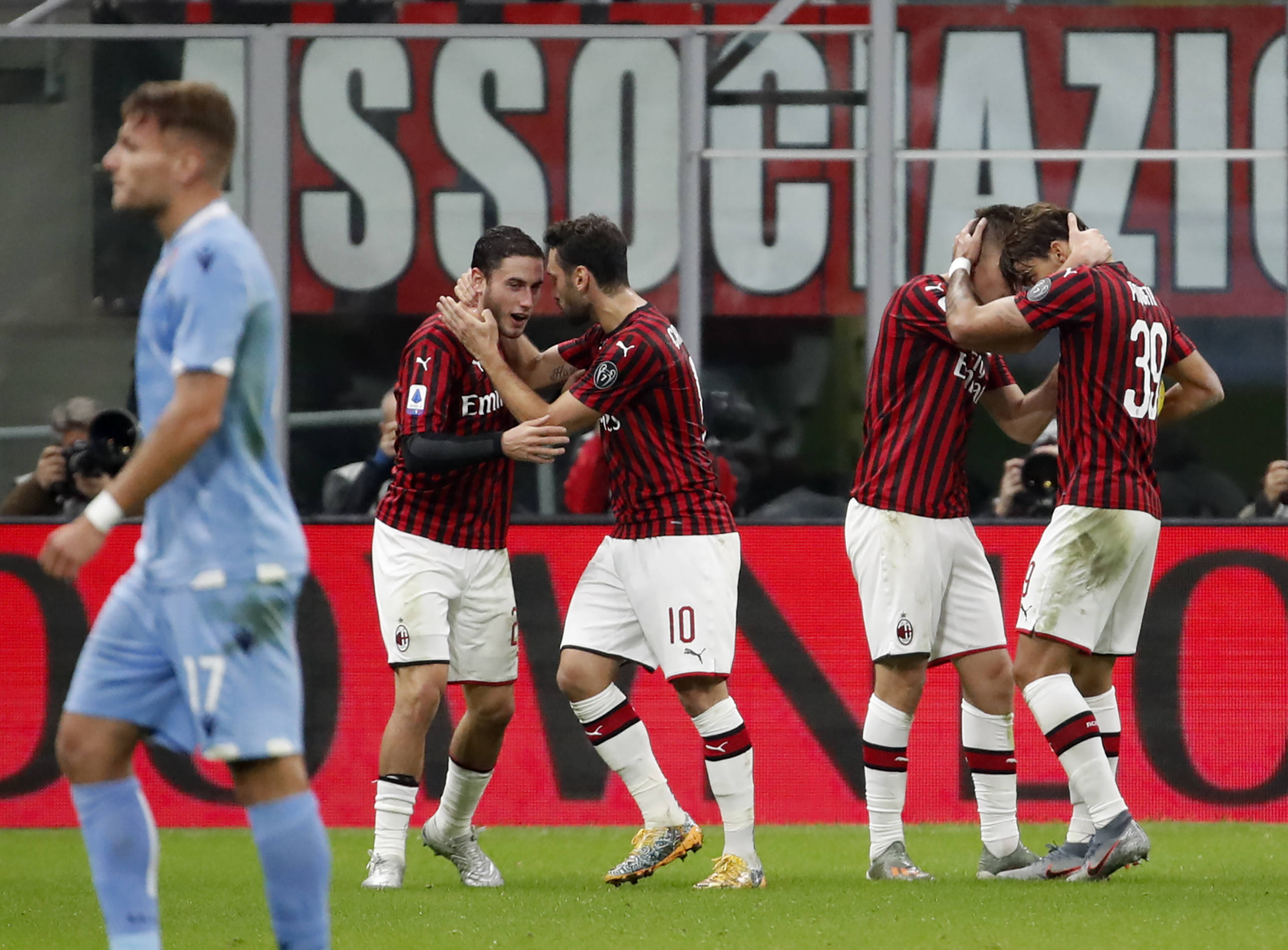 切尔西战平阿贾克斯,积分仍领跑 切尔西战平阿贾克斯,积分仍领跑