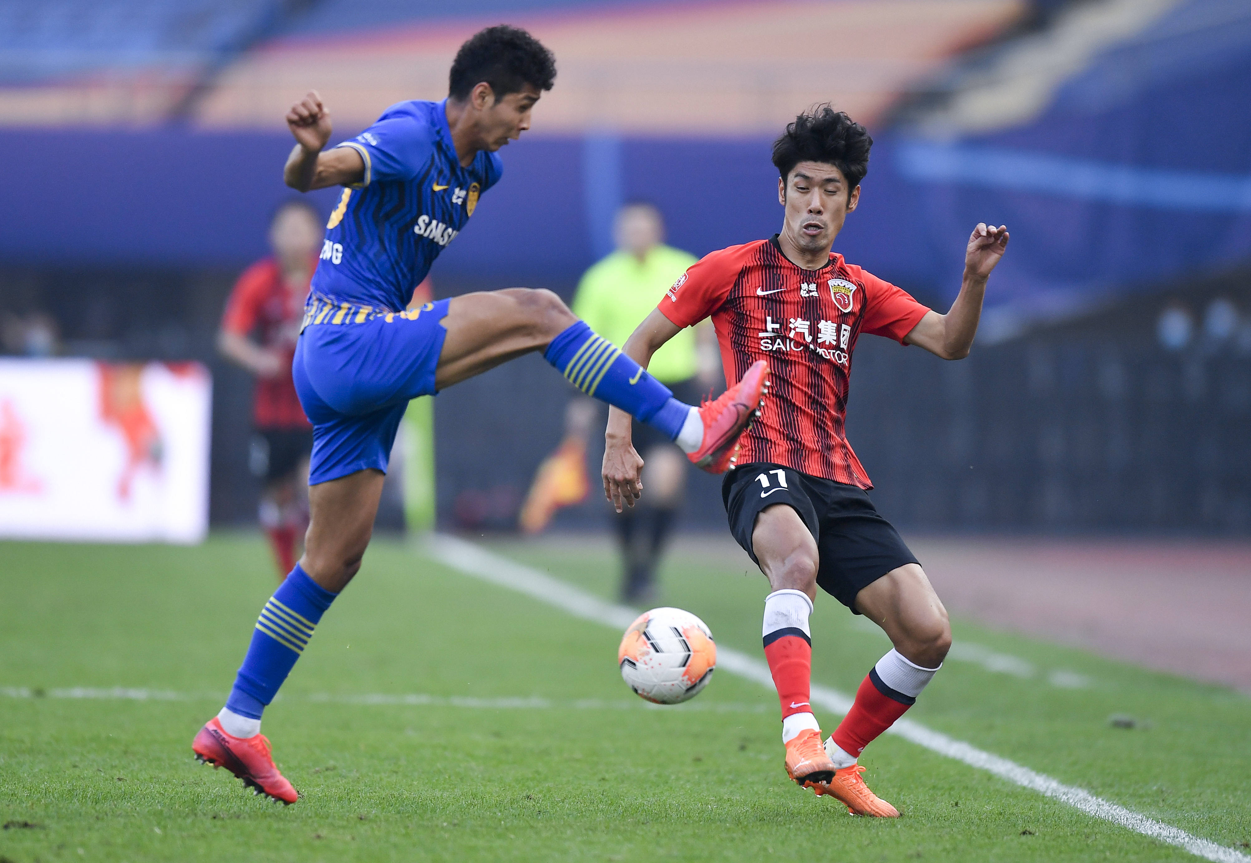 包含江苏苏宁队长赛后露出笑容,信心满满赞扬队友奋战精神的词条 包含江苏苏宁队长赛后露出笑容,信心满满赞扬队友奋战精神的词条