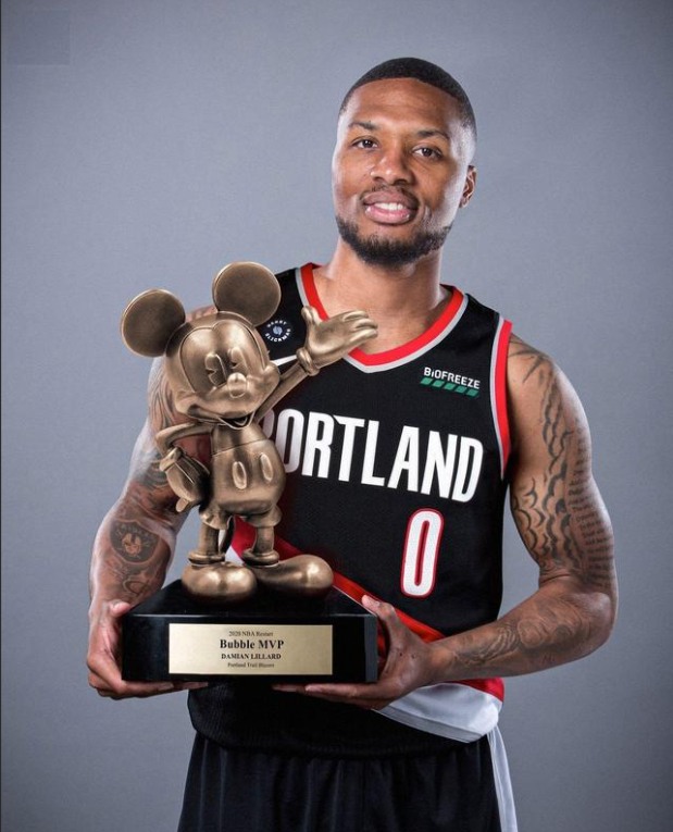 马刺卧倒公牛，老将利拉德砍下41分，掠夺施凯公畸胜利