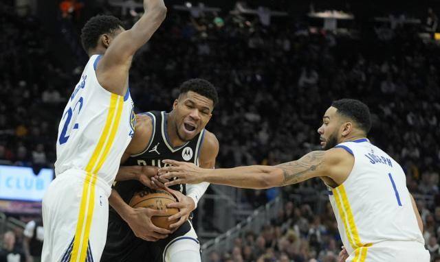 雄鹿大胜篮网领跑东部的简单介绍