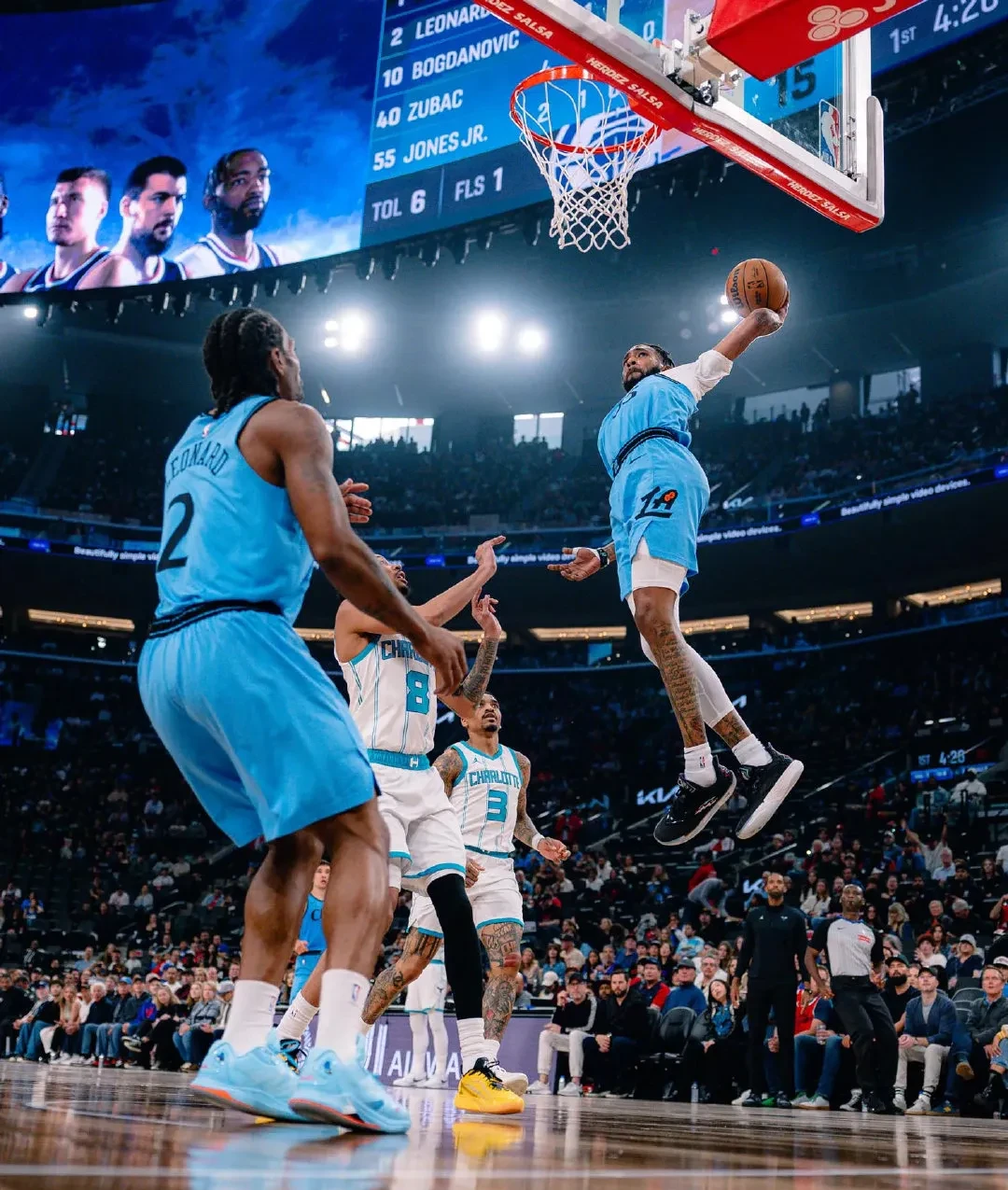 快船横扫活塞，哈雷尔24分11篮板