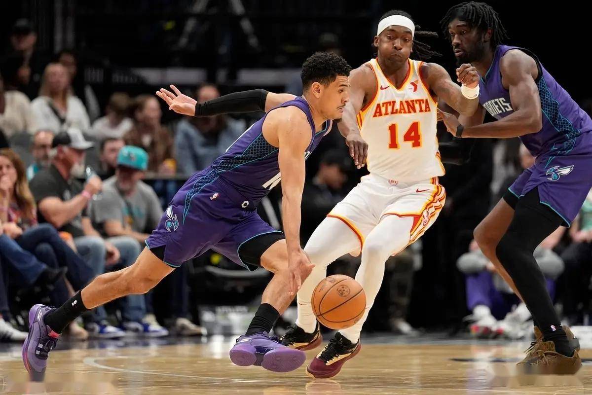 黄蜂大胜老鹰获得三连胜