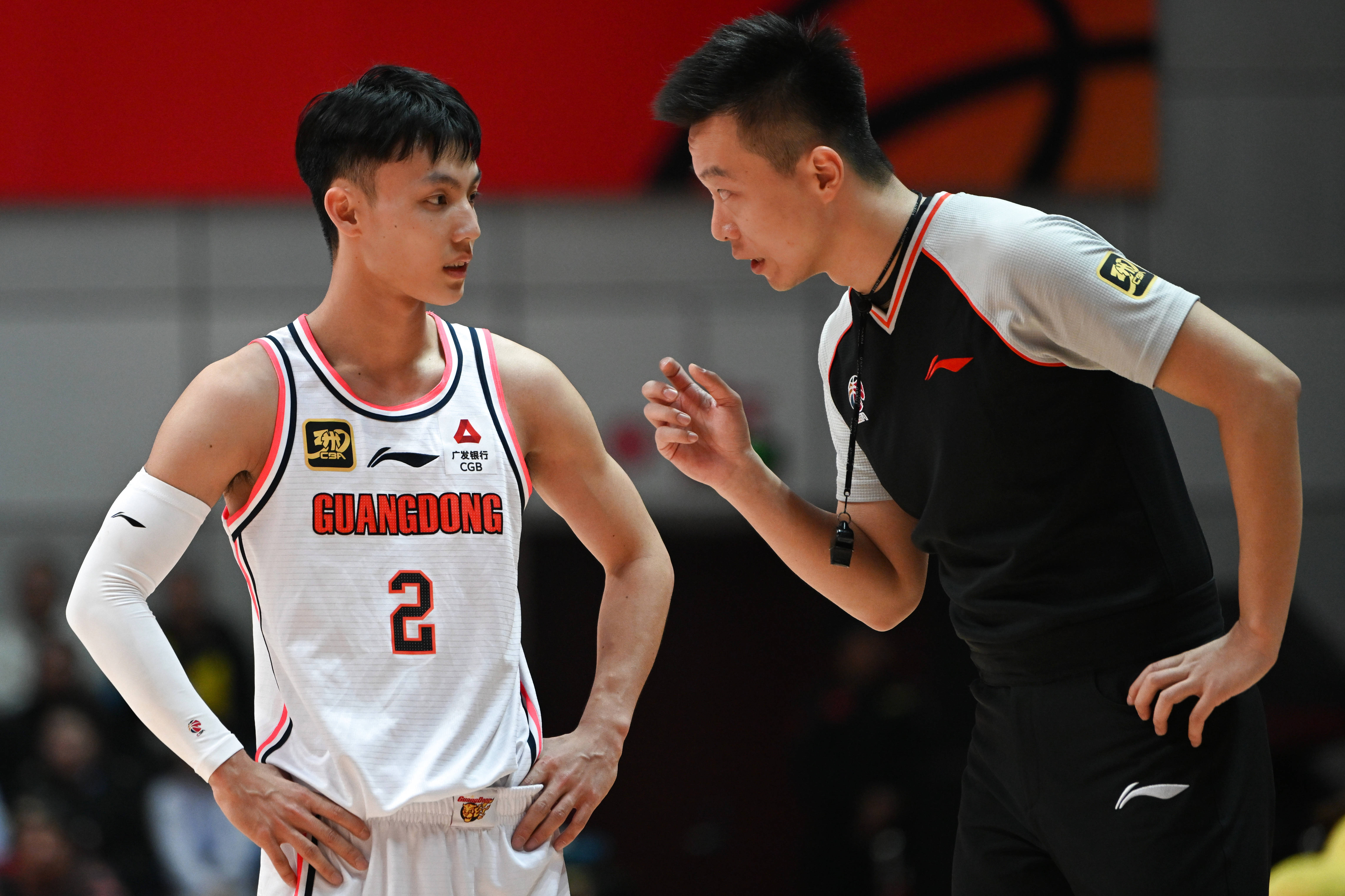 关于CBA总决赛:广东男篮力克辽宁郭艾伦关键时刻挺身而出助力球队获胜的信息 关于CBA总决赛:广东男篮力克辽宁郭艾伦关键时刻挺身而出助力球队获胜的信息